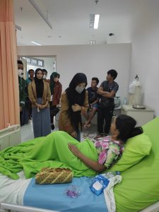 pemberian dana dari osis ke pasien